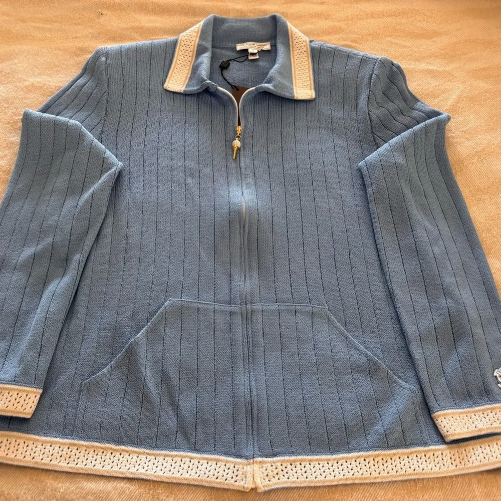 NWT Soft Blue Zip-Up Sweater with White and Tan Accents Sz L